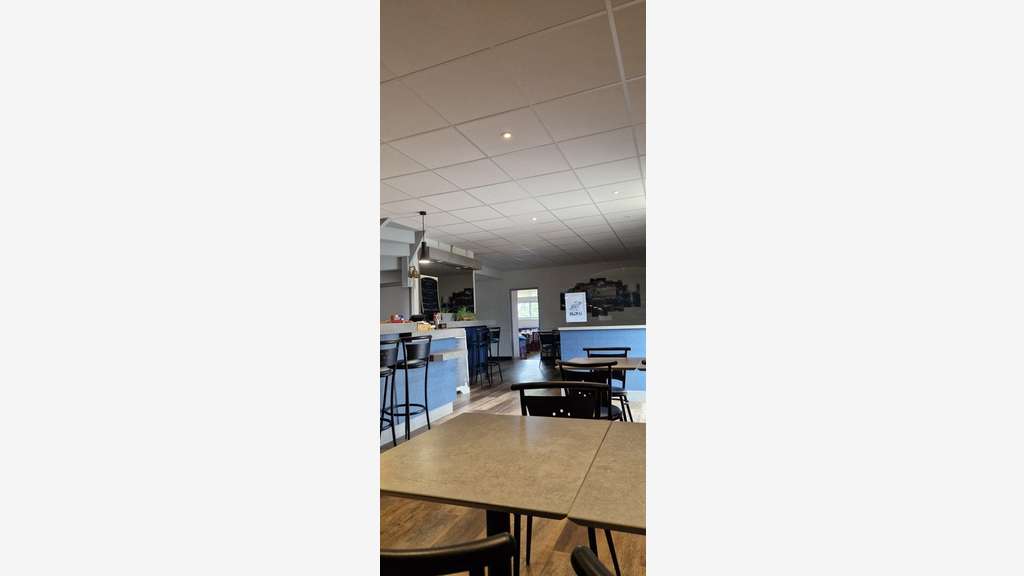 Fonds de commerce et murs 200m² à vendre à Camlez