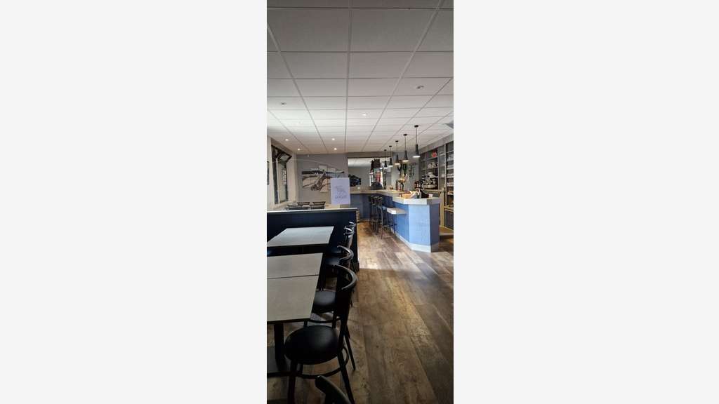 Fonds de commerce et murs 200m² à vendre à Camlez