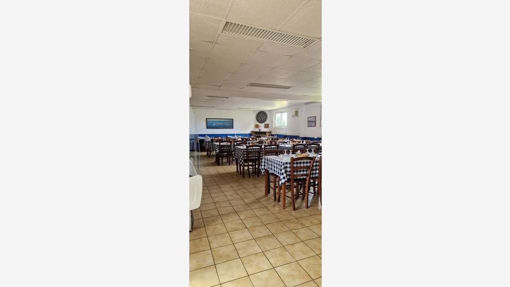 Fonds de commerce et murs 200m² à vendre à Camlez