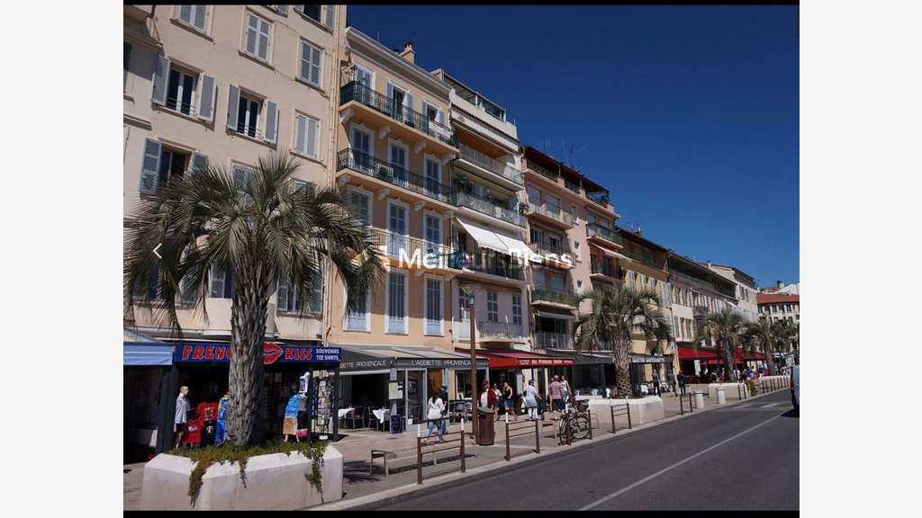 AV FDC brasserie proche du port à Cannes 