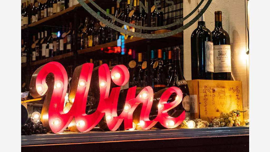 A vendre cave à vins à manger bar à Cavalière