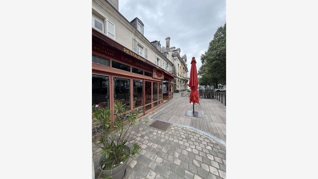 Vente restaurant/bar 330m² Châteaudun empl N°1