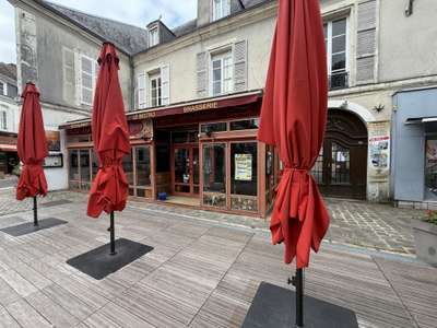 Vente restaurant/bar 330m² Châteaudun empl N°1