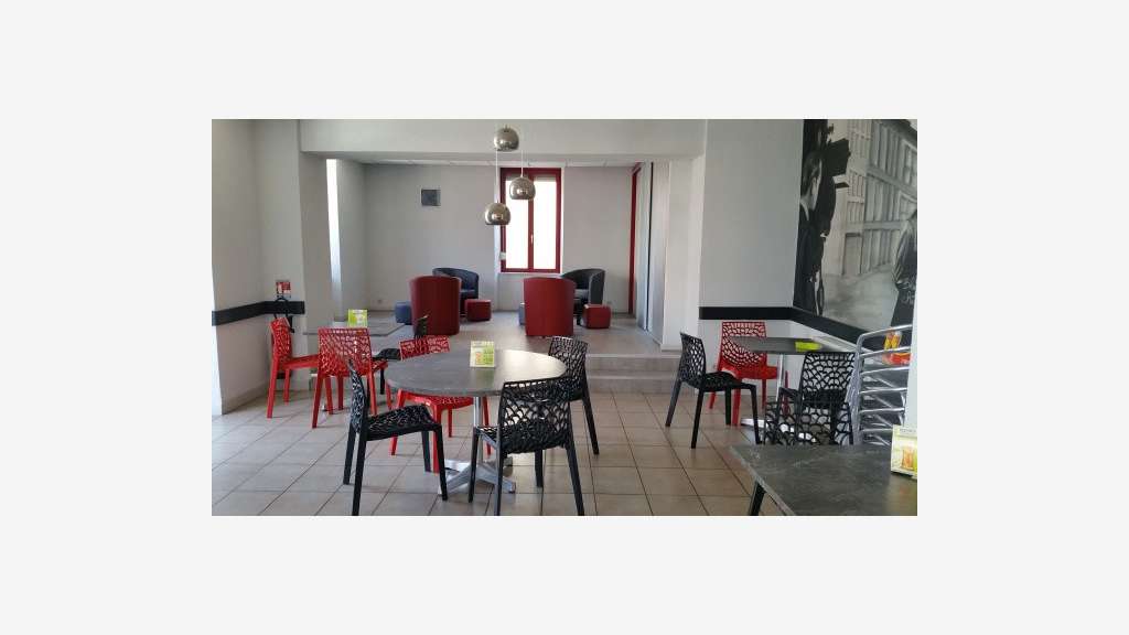 Cède bar snack 75m² terrasse grande visibilité 70