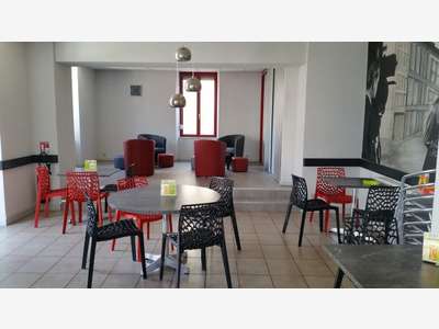 Cède bar snack 75m² terrasse grande visibilité 70