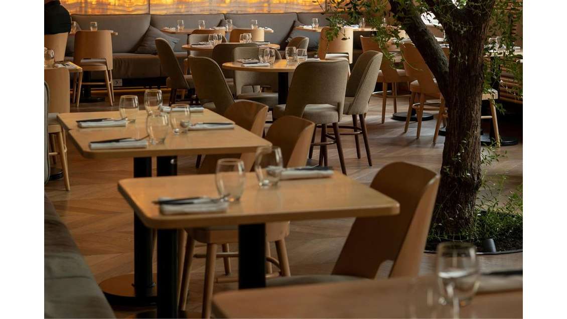 Bar brasserie restaurant