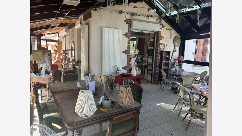 AV bar tabac restaurant 200m² àLapeyrouse
