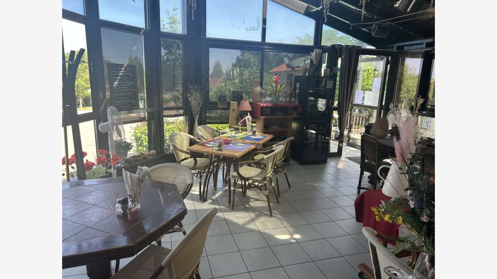 AV bar tabac restaurant 200m² àLapeyrouse