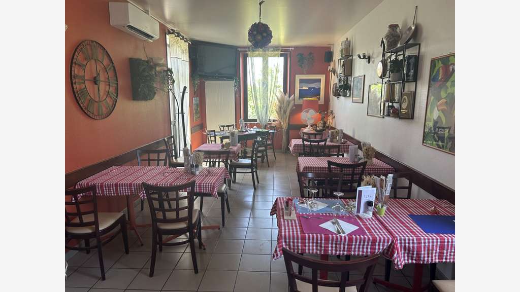AV bar tabac restaurant 200m² àLapeyrouse