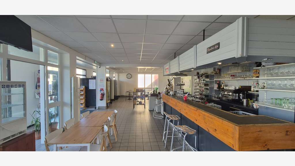 Bar-tabac-pizzeria à vendre / LE CREST (63) !