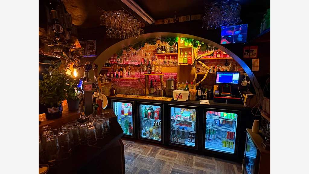 Vente bar pub incontournable de la station 05