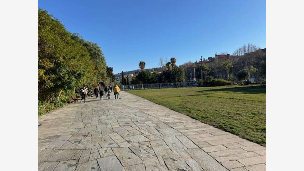 AV brasserie de référence à Nice prox coulée verte