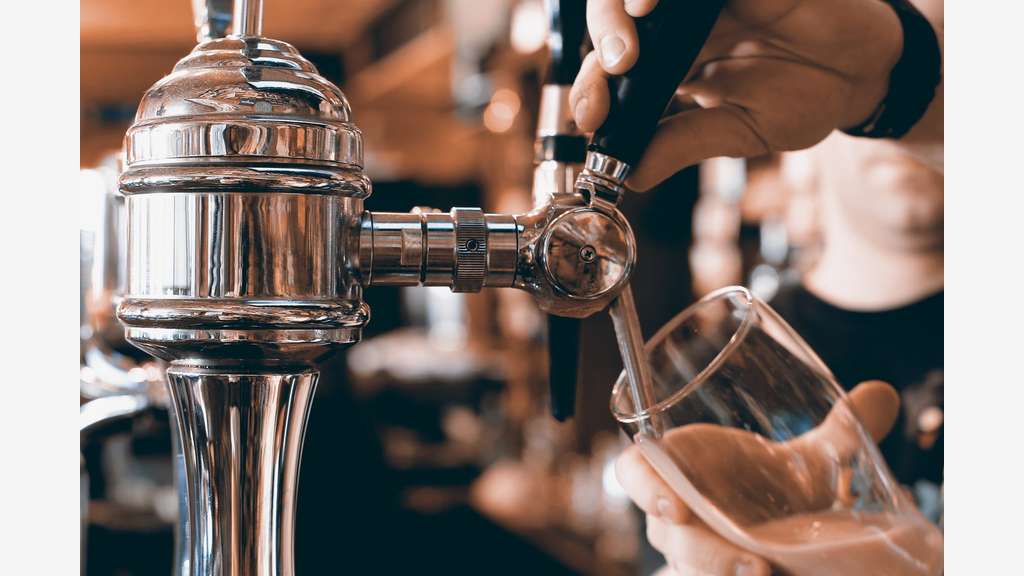 bar de quartier, grande surface, cuisine avec