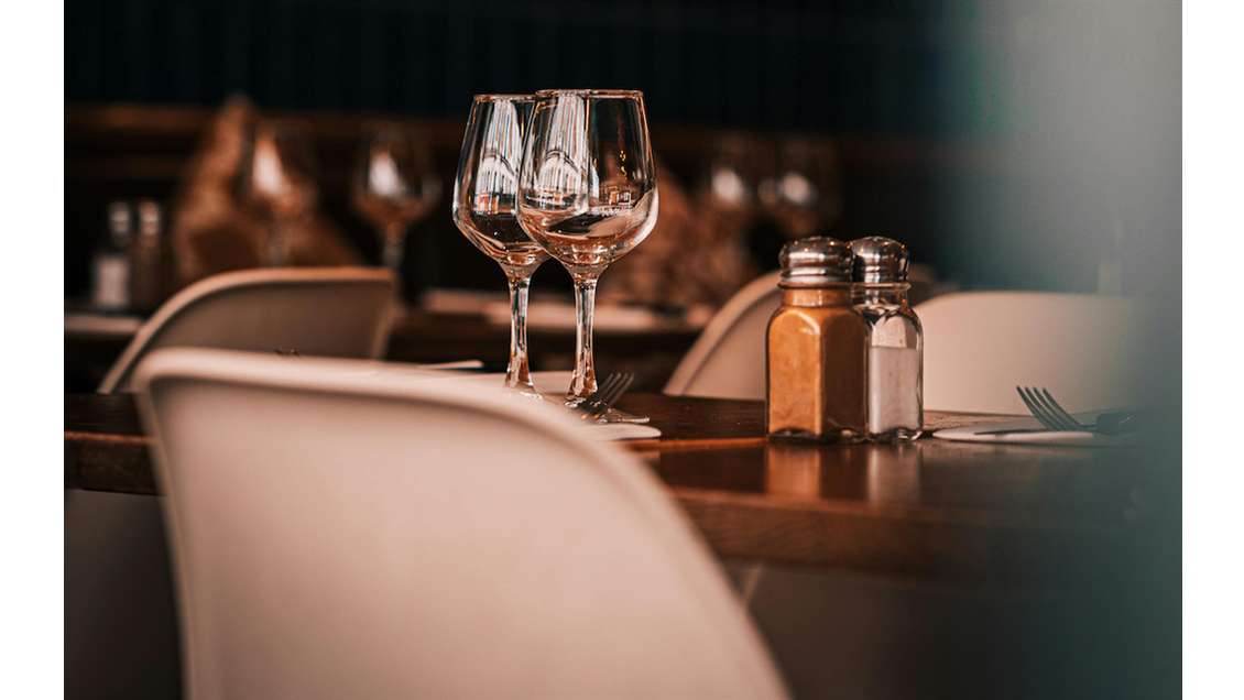 Bar brasserie restaurant