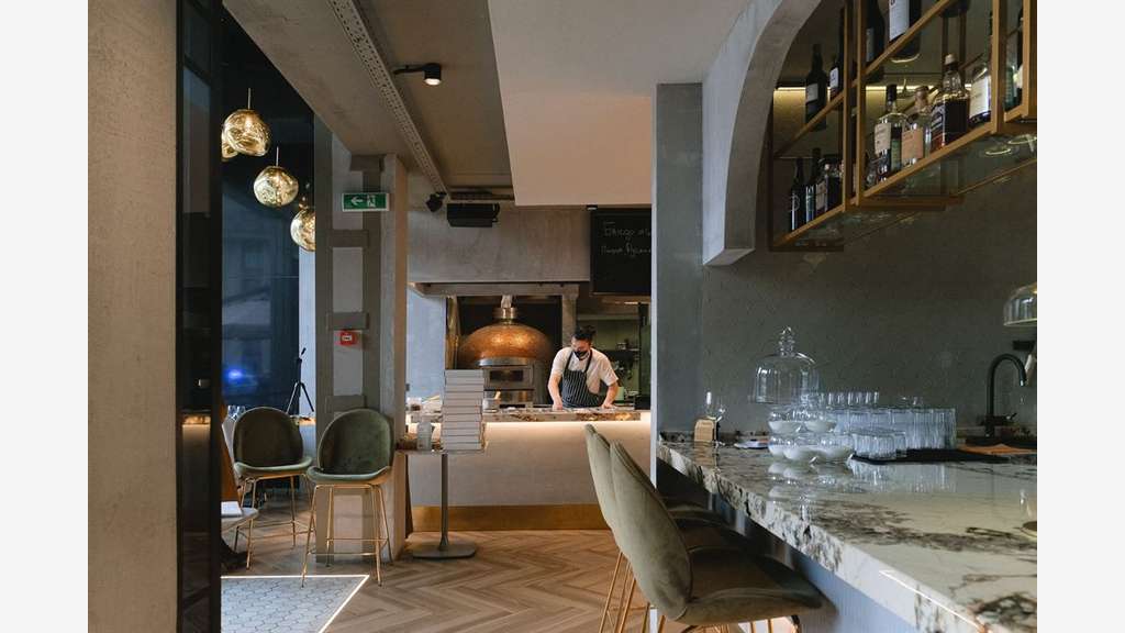 Bar restaurant idéalement situé dans le Marais.