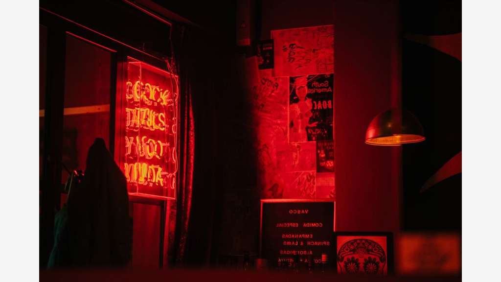Bar, restaurant