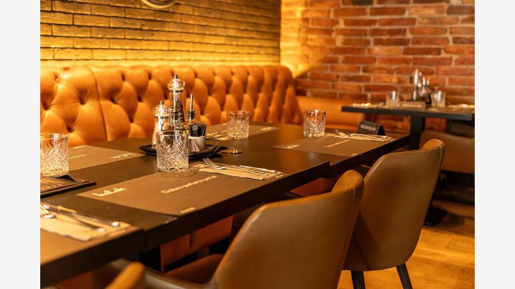 AV bar restaurant d'angle en très bon état à Paris
