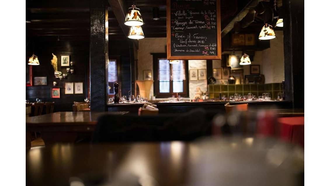 A vendre belle brasserie d'angle à Paris