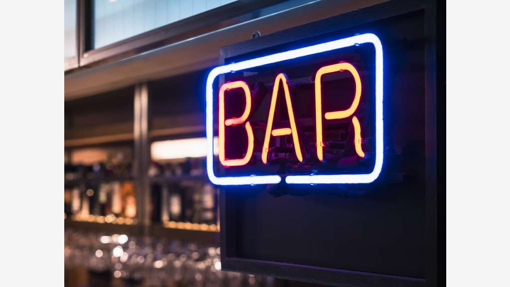 AV magnifique brasserie d'angle à Paris Jourdain