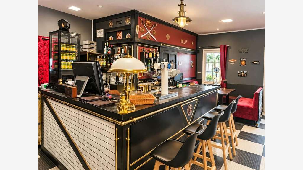 BAR-RESTAURANT - EMPLACEMENT N°1 - Fonds de 