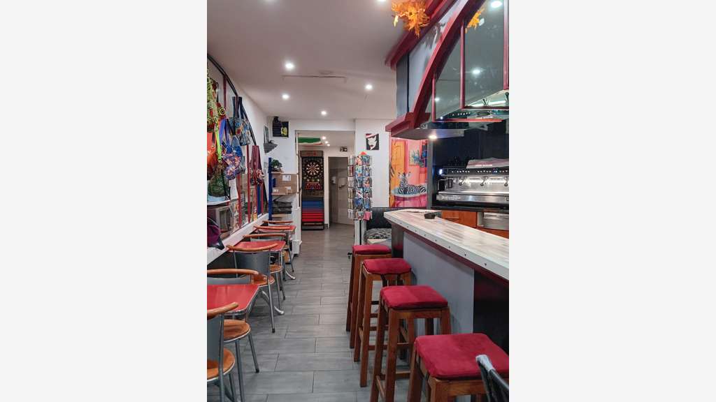 Café tabac FDJ terrasse zone piétonne centre ville
