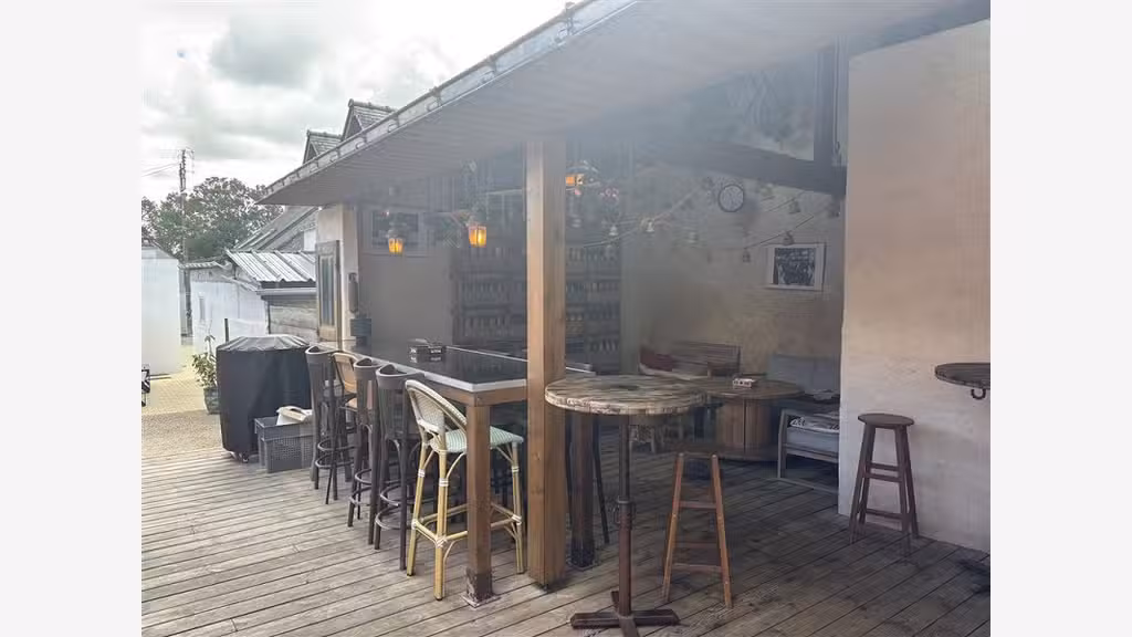 Vente bar licence IV patio refait à Saint-Joachim