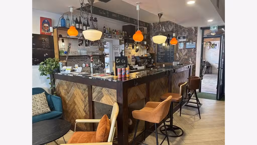 Vente bar licence IV patio refait à Saint-Joachim
