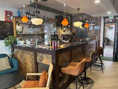 Vente bar licence IV patio refait à Saint-Joachim