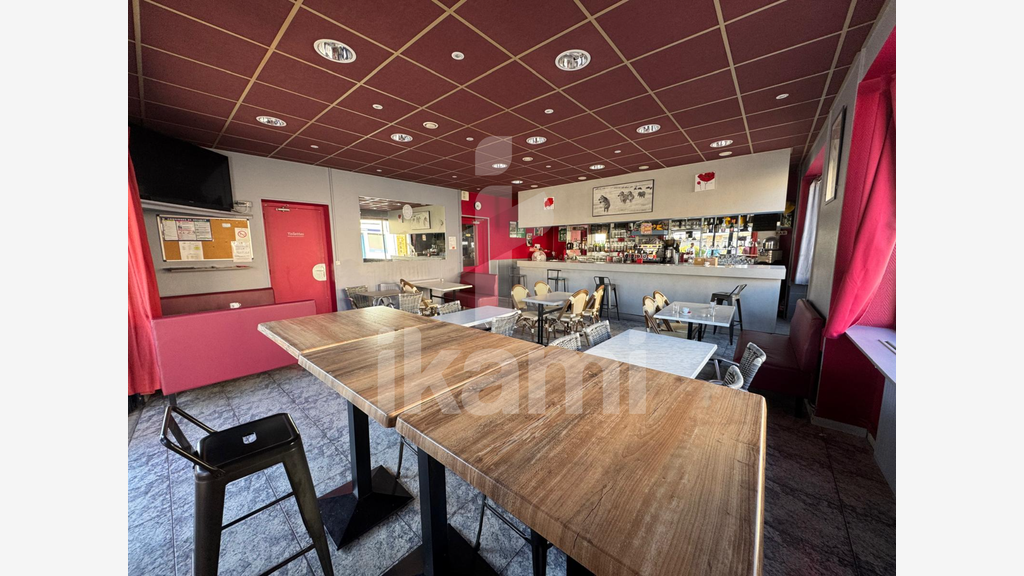 Cède bar snack 80m² bien placé au centre de Sarras
