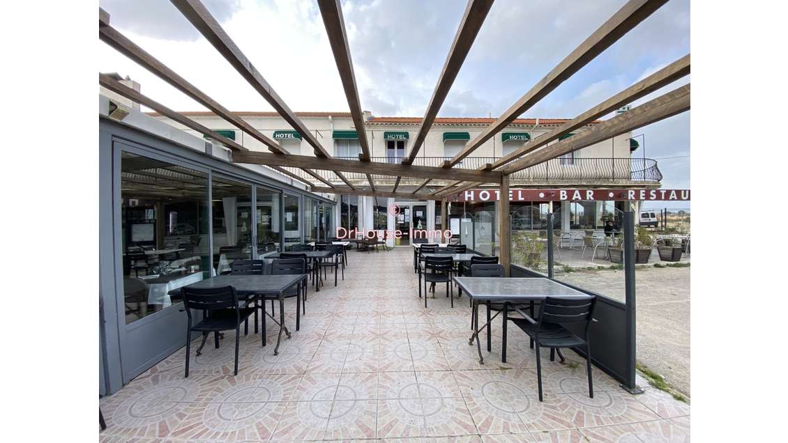 Cède bar hôtel-restaurant grand parking garage 30