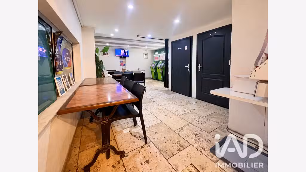 Vente murs & fonds bar PMU grande terrasse à Arles