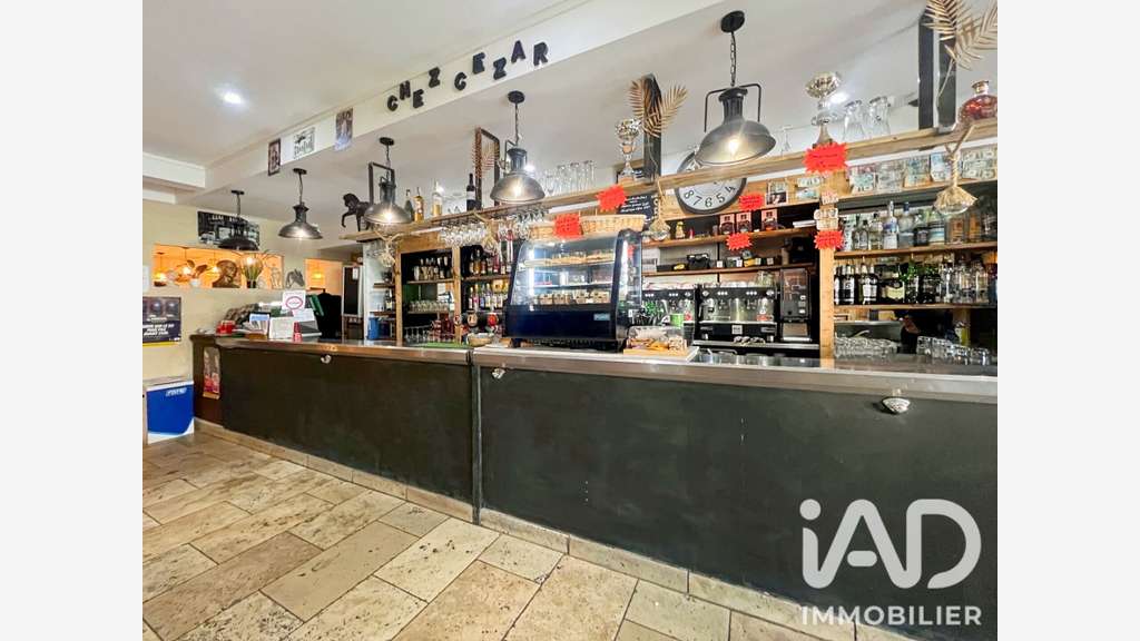 Vente murs & fonds bar PMU grande terrasse à Arles