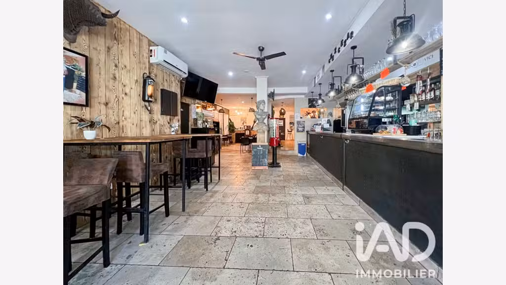 Vente murs & fonds bar PMU grande terrasse à Arles