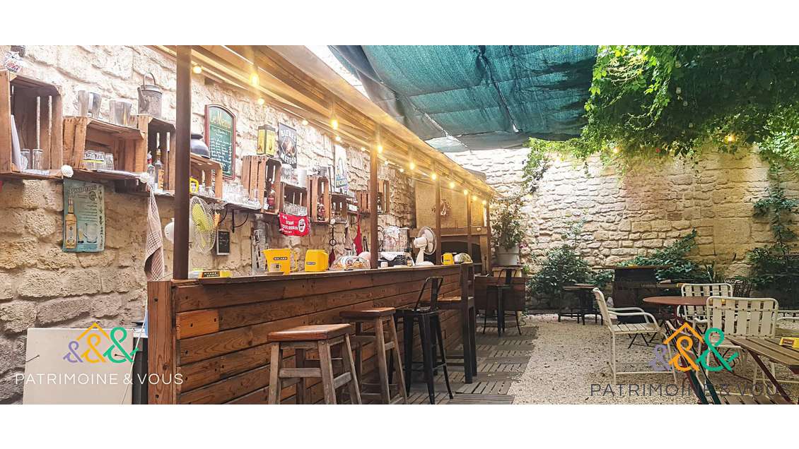 Vente bar restaurant terrasse logement Beaucaire