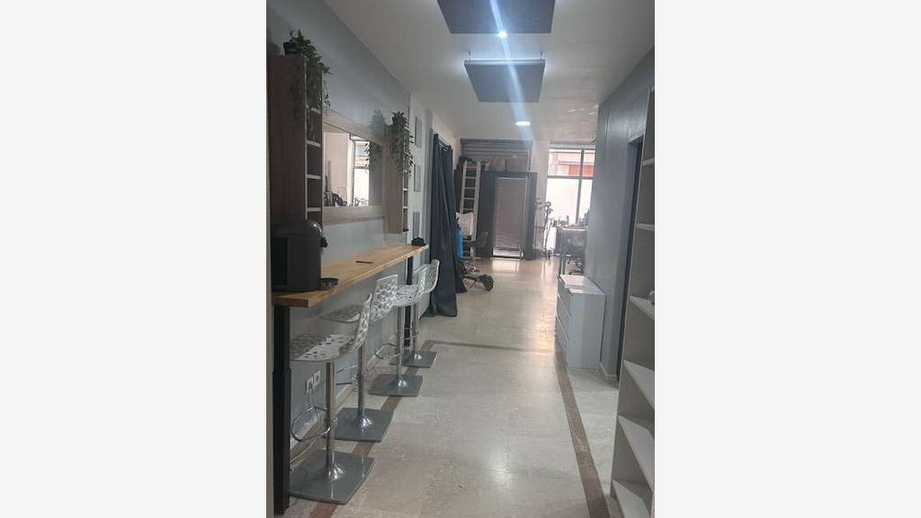 AV boutique sécurisée 75m² empl premium à Lyon 3