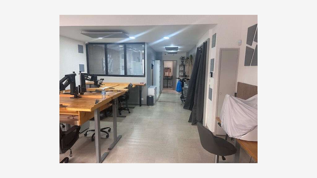 AV boutique sécurisée 75m² empl premium à Lyon 3
