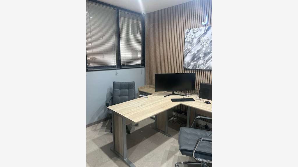 AV boutique sécurisée 75m² empl premium à Lyon 3