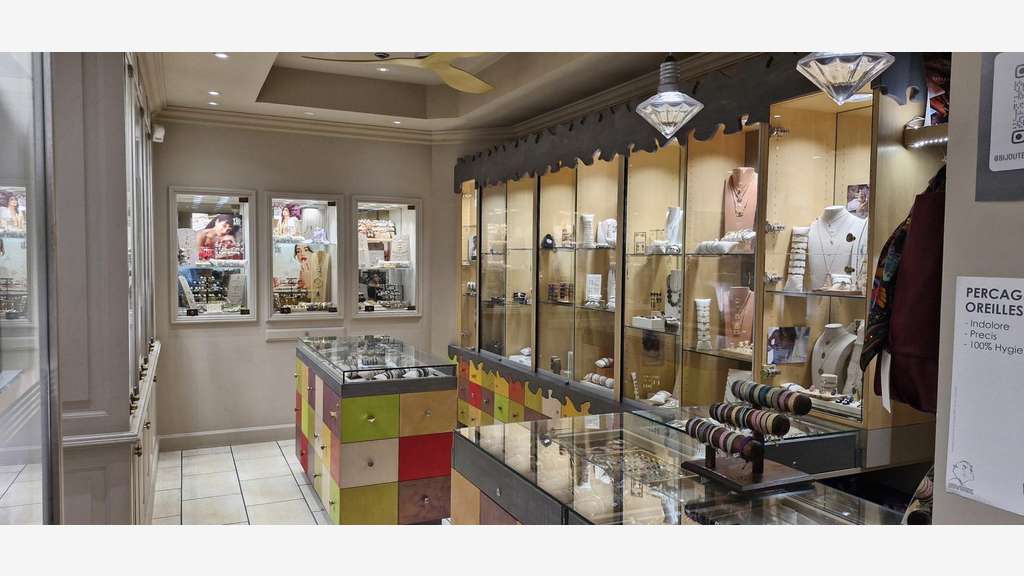 Vente FDC bijouterie centre comm à Marseille 13e