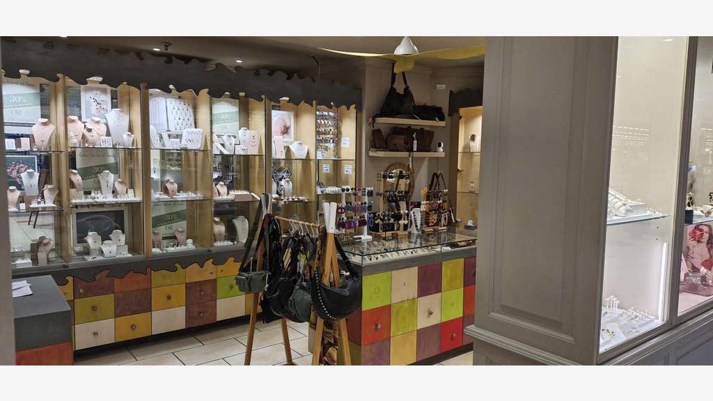 Vente FDC bijouterie centre comm à Marseille 13e