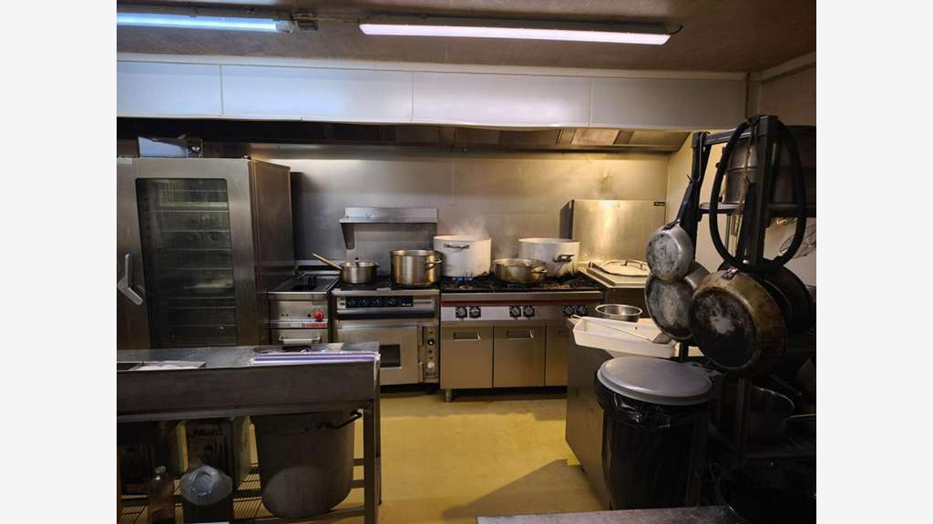AV FDC boucherie 925m² fort potentiel à Mazamet 