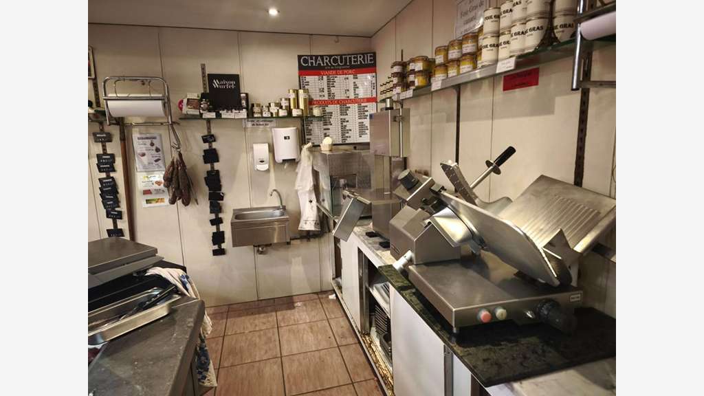 AV FDC boucherie 925m² fort potentiel à Mazamet 