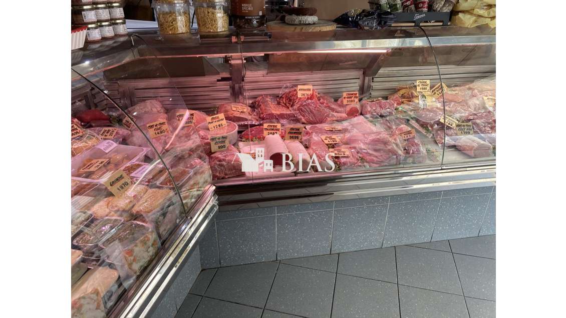 Vente boucherie charcuterie rue commerçante Paris