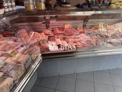 Vente boucherie charcuterie rue commerçante Paris