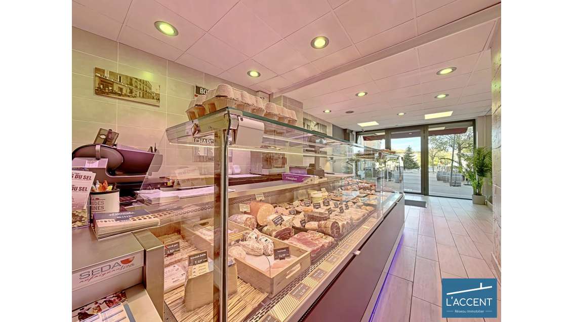 Vente boucherie sur la place principale de Vauvert