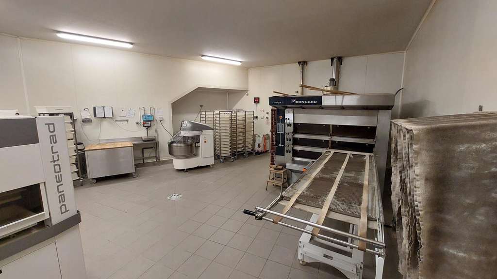Cède boulangerie pâtisserie à 45mn Toulouse centre