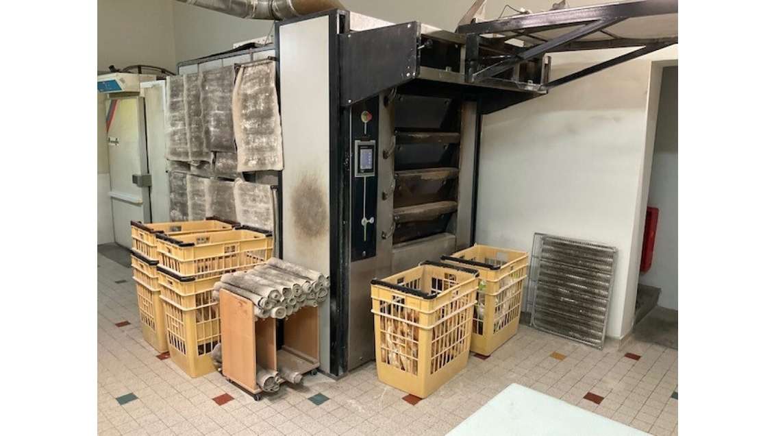 Vente boulangerie, angle rue, passage, nord Lyon