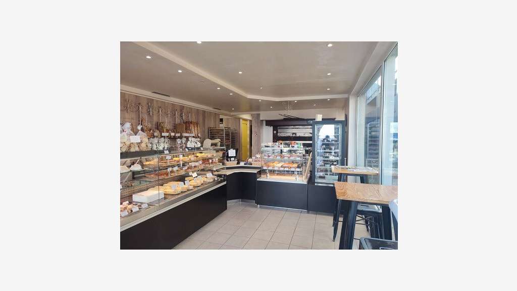 Boulangerie dans le centre-ville d'Oraison 04