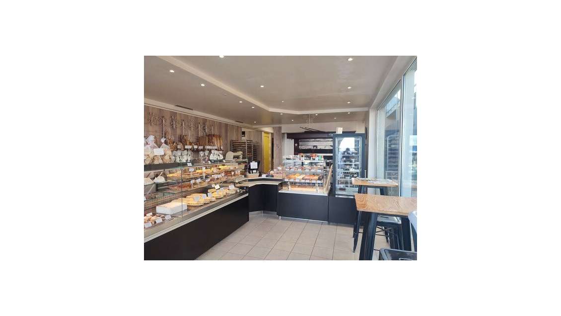 Boulangerie dans le centre-ville d'Oraison 04