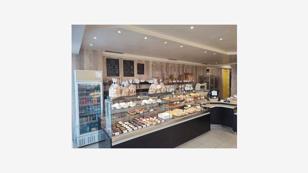 Boulangerie dans le centre-ville d'Oraison 04