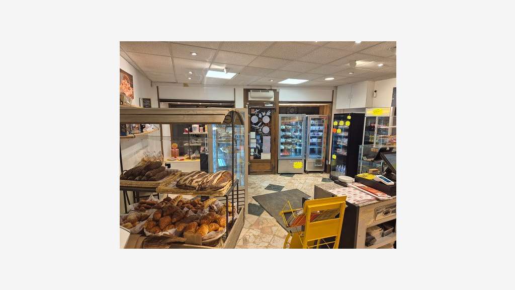 AV boulangerie proche autoroute dans le Revermont 